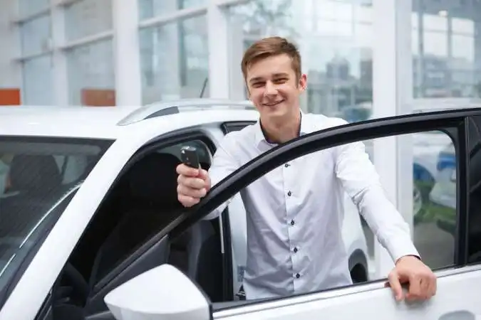 汽車貸款 vs. 汽車租賃：如何選擇最適合你的車輛融資方案？